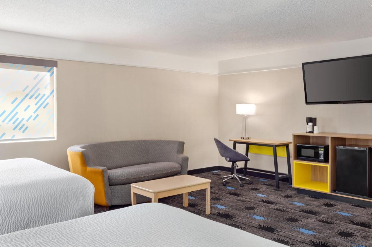 Days Inn By Wyndham Kansas City International Airport Exterior photo