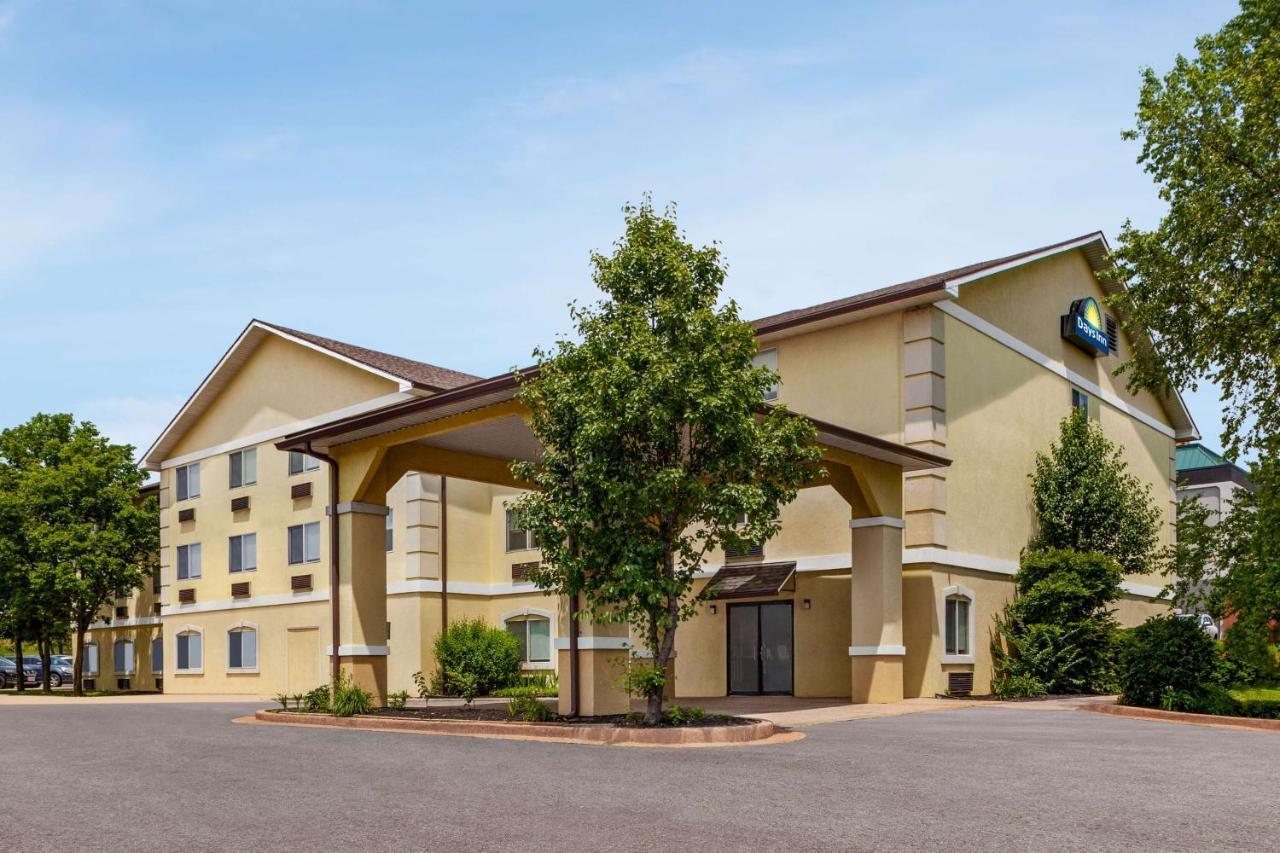 Days Inn By Wyndham Kansas City International Airport Exterior photo