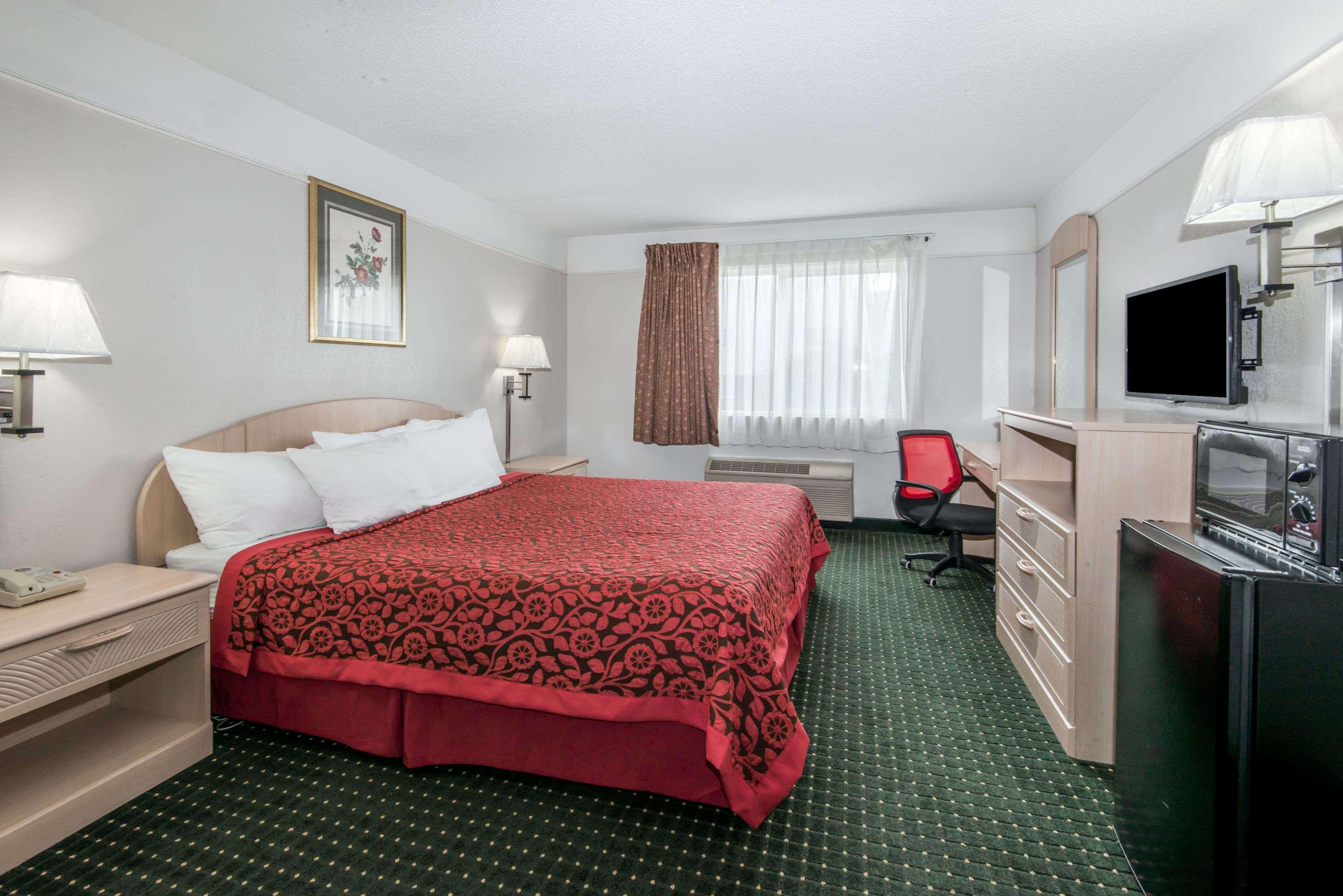 Days Inn By Wyndham Kansas City International Airport Exterior photo