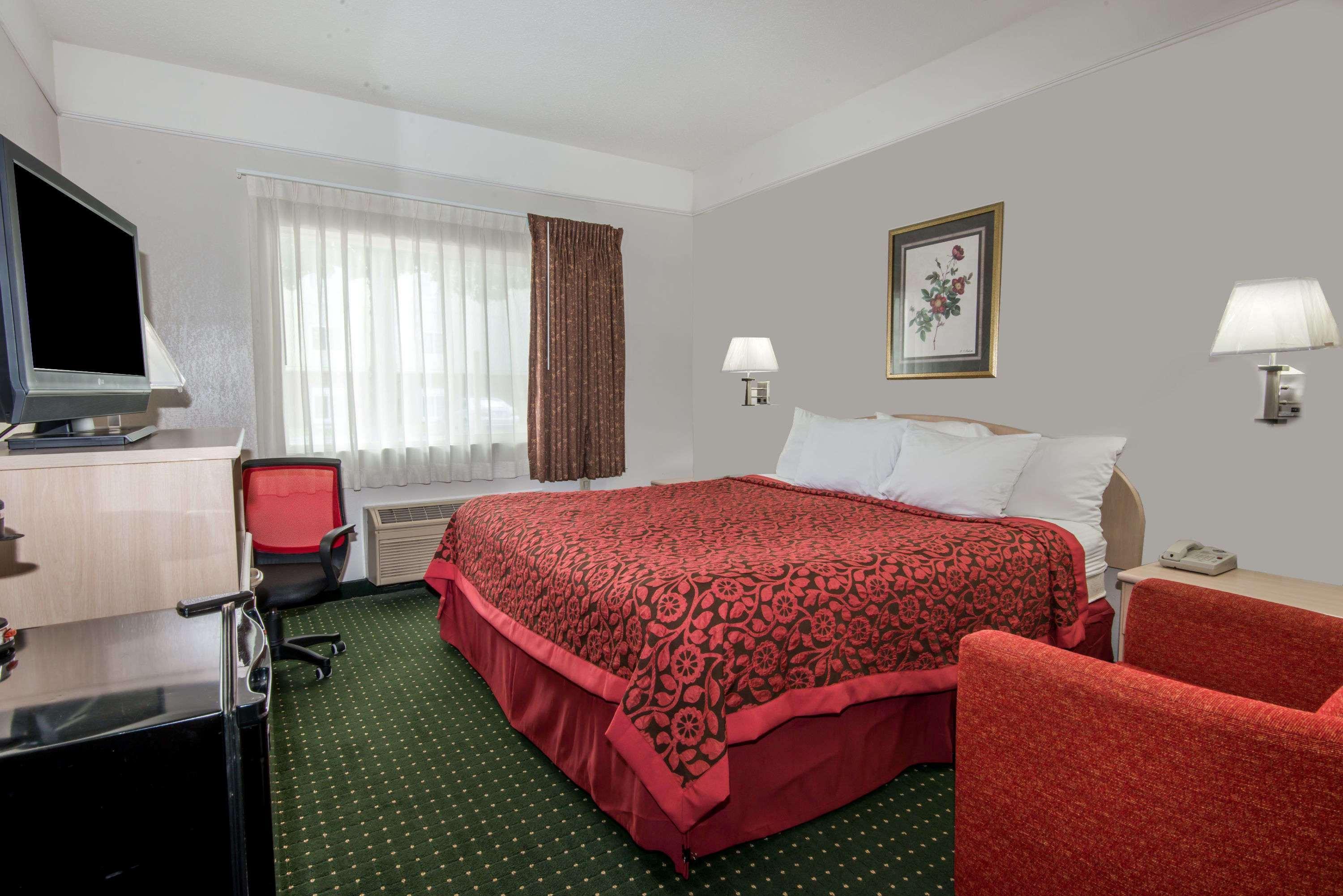 Days Inn By Wyndham Kansas City International Airport Exterior photo
