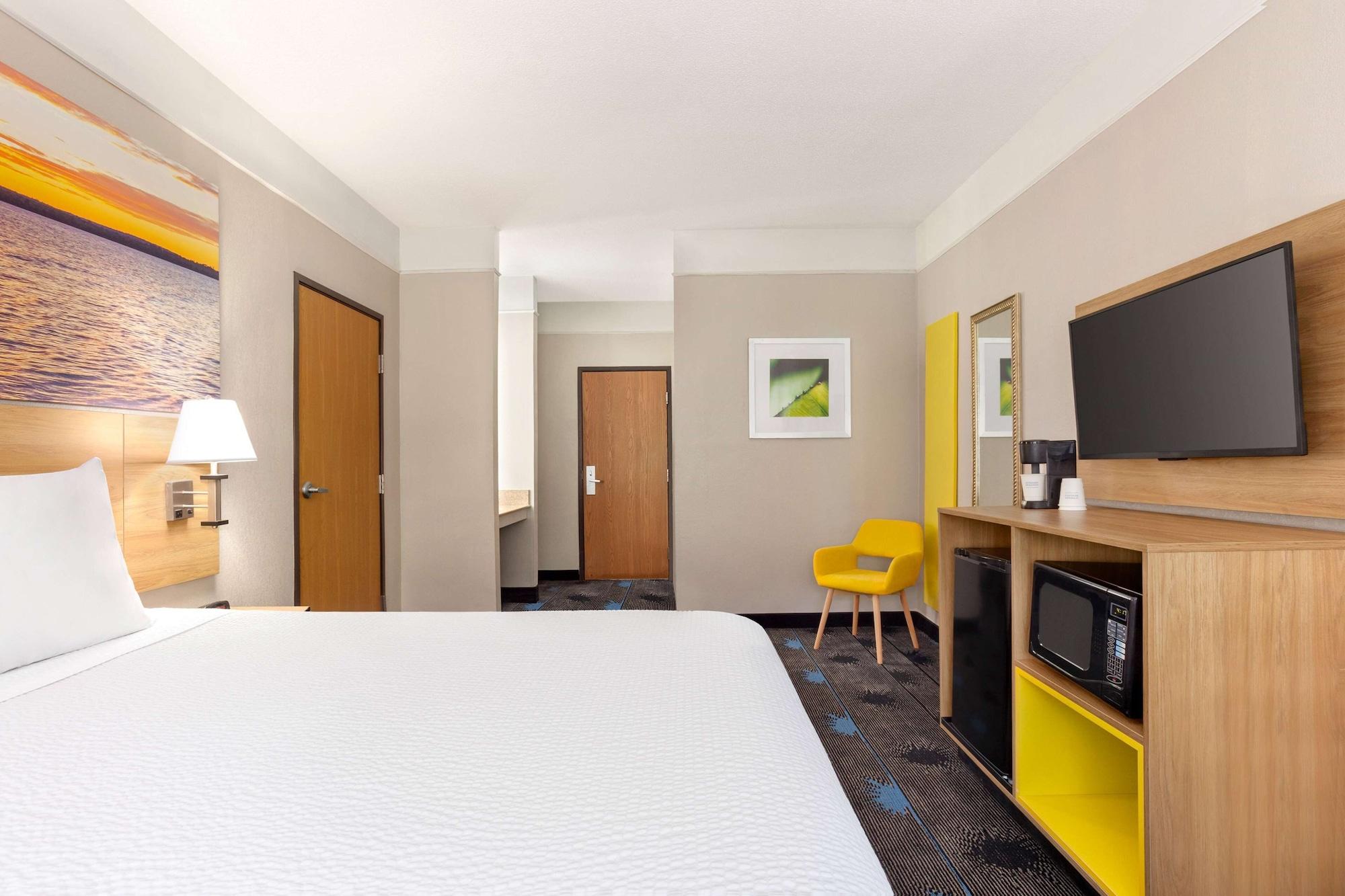 Days Inn By Wyndham Kansas City International Airport Exterior photo