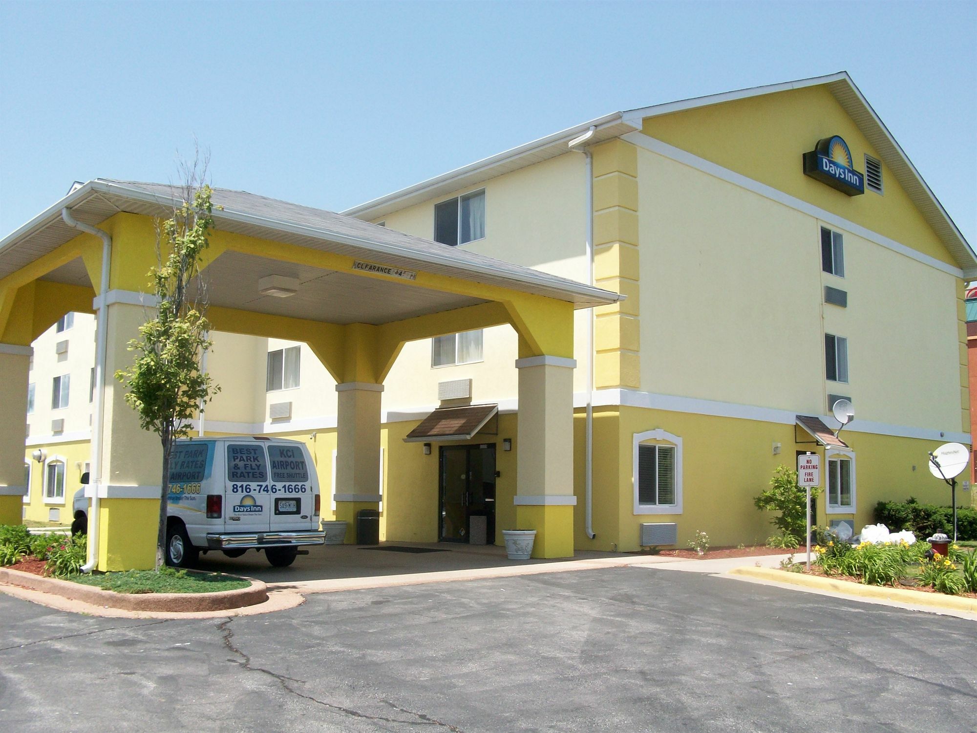 Days Inn By Wyndham Kansas City International Airport Exterior photo